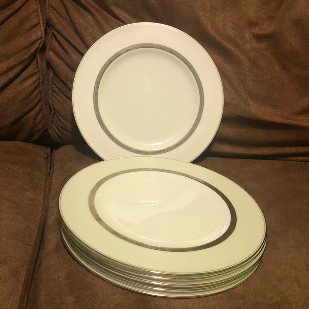 Waterford fine bone China dinner plates (6)